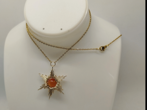 collier en forme d'étoile doré pierre au centre