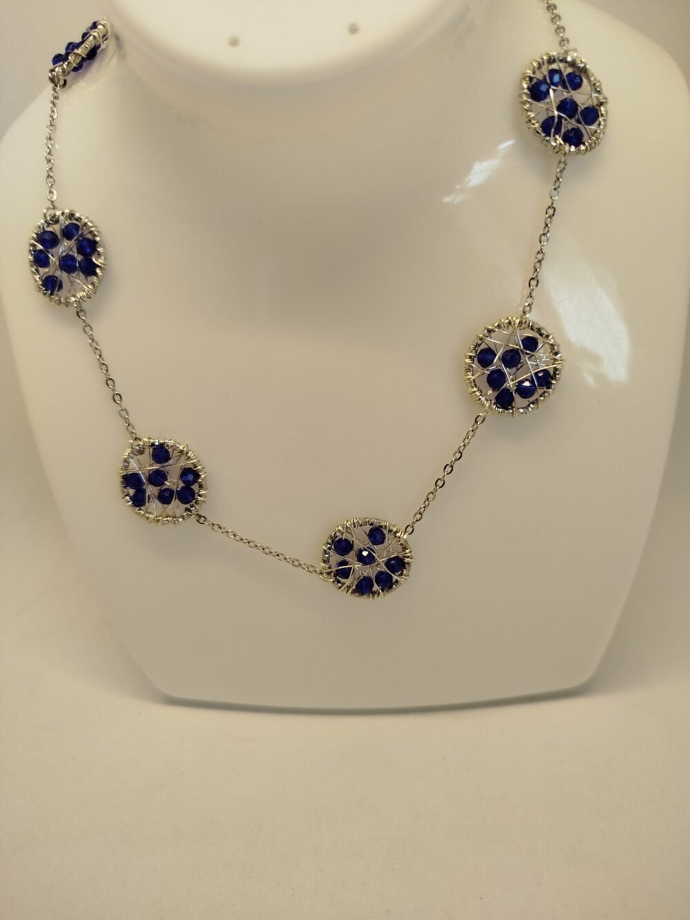 collier-long-pour-femmes-chaine-argente-en-acier-7-connecteurs-remplit-avec-des-perles-a-facettes-bleu-fermoir-mousqueton-bijou-fait-main