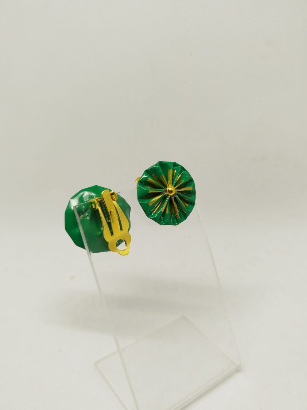 clip d'oreille créé en capsules de café vert
