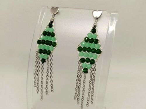 boucles d'oreilles en perles en verre vertes et morceaux de chaînes en acier