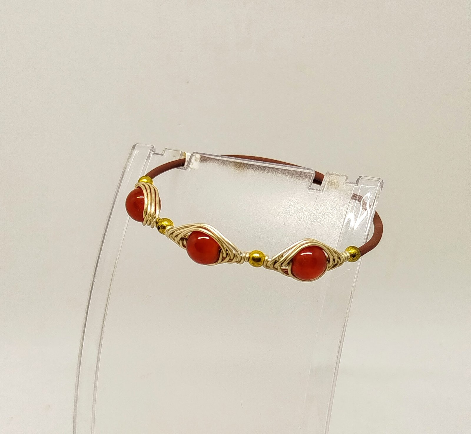 bracelet sur cercle en acier pierres naturelle cornaline