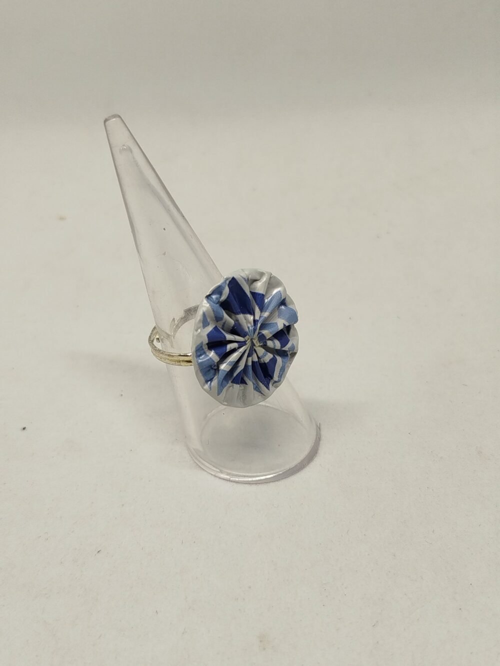 bague-en capsules de café bleu clair