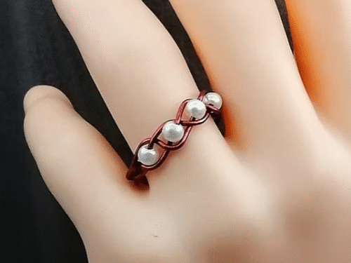 bague tressée En Rouge-perles-nacrées
