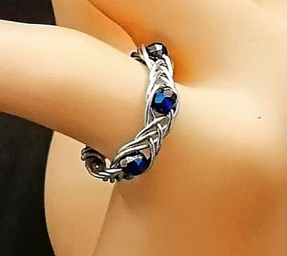 bague élégante avec perles bleues