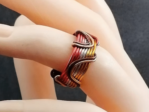 bague en fil aluminium multicolore avec petites vagues