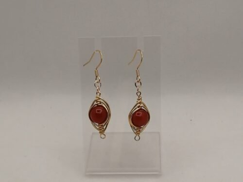 boucles d'oreilles en pierres naturelles cornalines entouré de fil aluminium doré