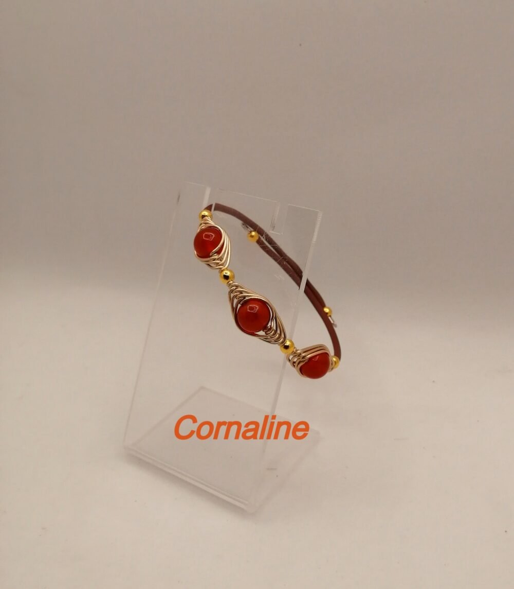 bracelet-avec-pierres-cornaline-et-du-fil-aluminium-couleur-champagne-fait-main