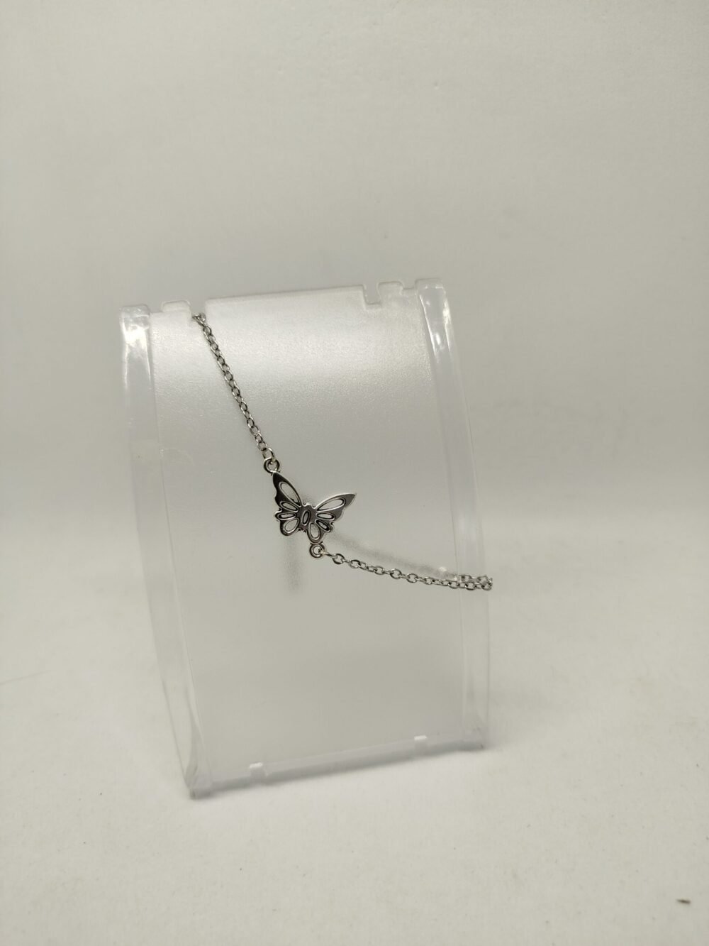 bracelet-en-acier-argente-et-breloque-papillon-