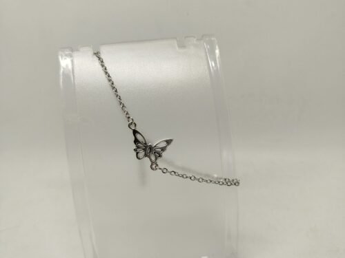 bracelet-en-acier-argente-et-breloque-papillon-