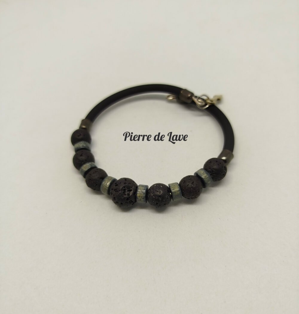 bracelet-homme-avec-pierres-naturelles-de-lave-montees-sur-cable-en-acier-a-memoire-de-forme-et-habille-avec-caoutchouc-noir