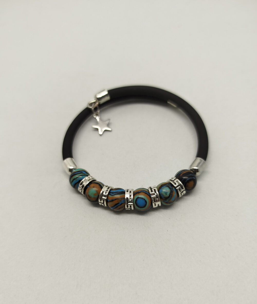 bracelet-homme-soigneusement-confectionne-avec-6-belles-pierres-malachites-bleues-monte-sur-un-cercle-en-acier-a-memoire-de-forme-avec-caoutchouc-noir