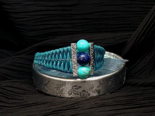bracelet-tresse-avec-du-fil-coton-cire-bleu-paon-des-pierres-naturelles-lapis-lazuli-et-turquoises