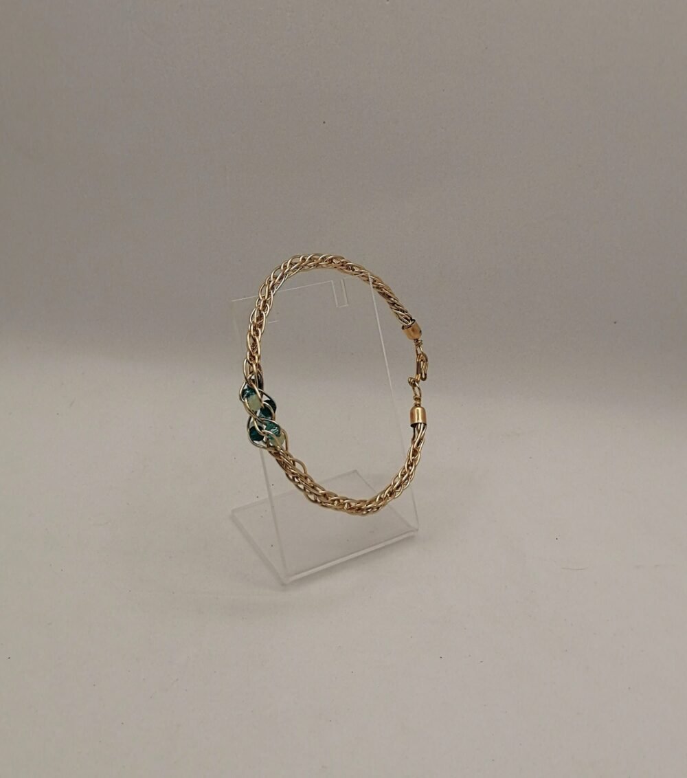 bracelet méthode japonaise de tressage kumihimo et perles vertes