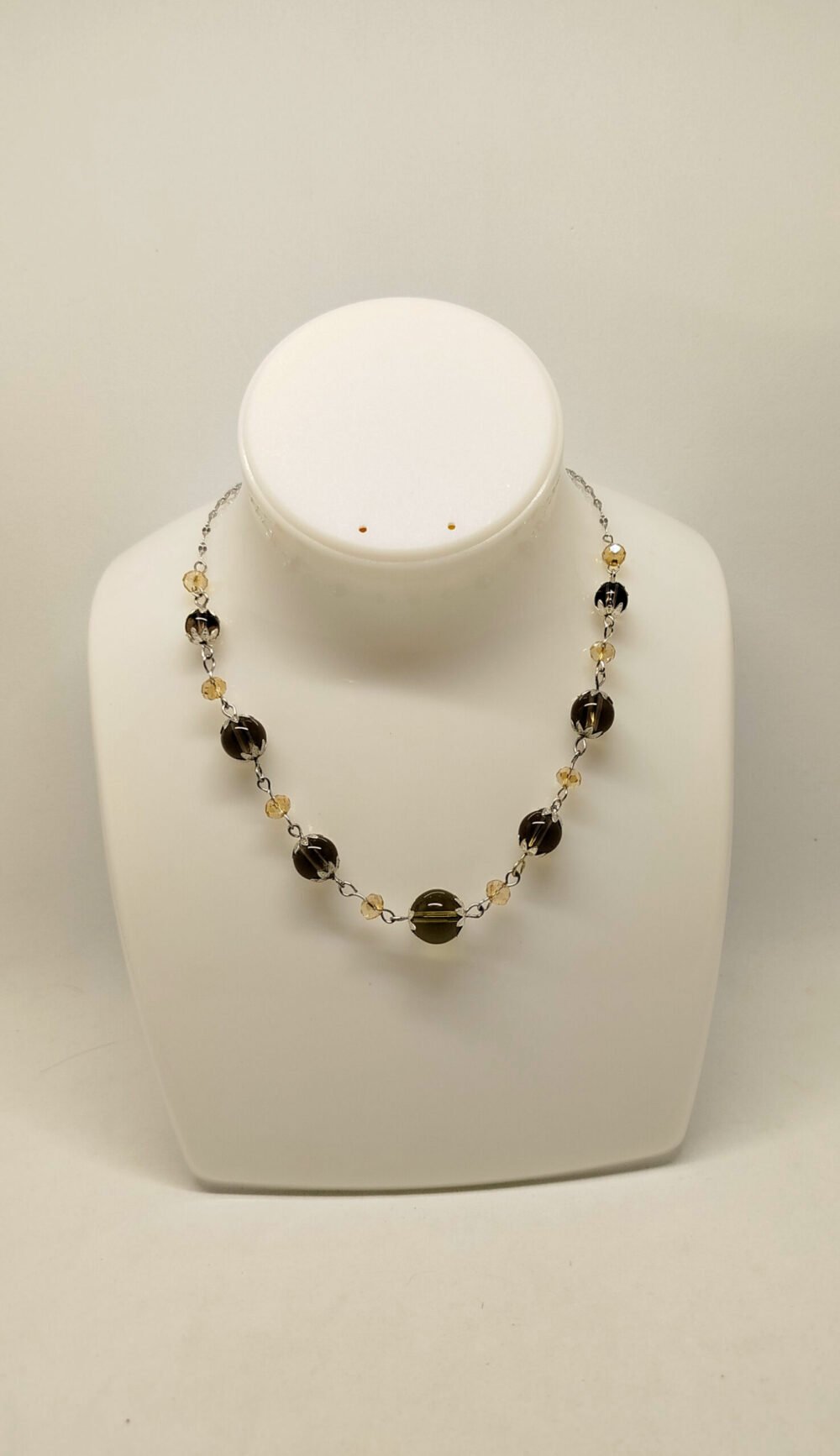 collier-avec-pierres-naturelles-quartz-noir-fume-et-perles-a-facettes-et-chaine-en-acier
