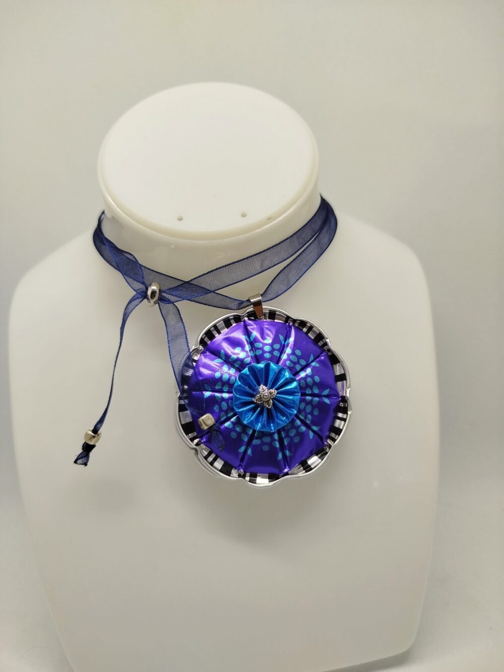 collier en capsules de café bleu turquoise
