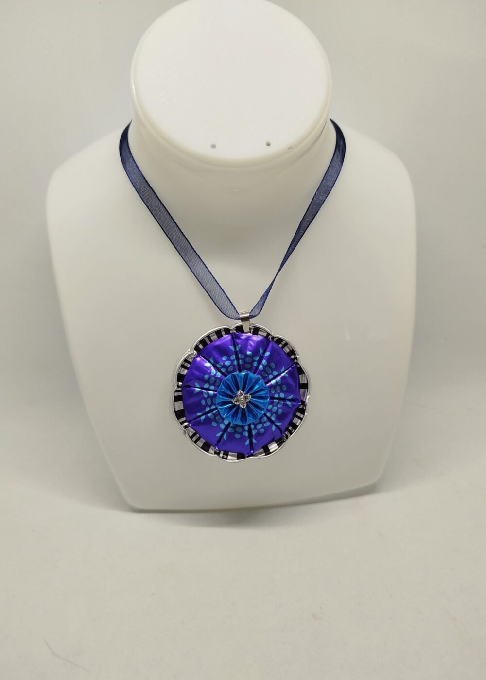 collier en capsules de café bleu turquoise