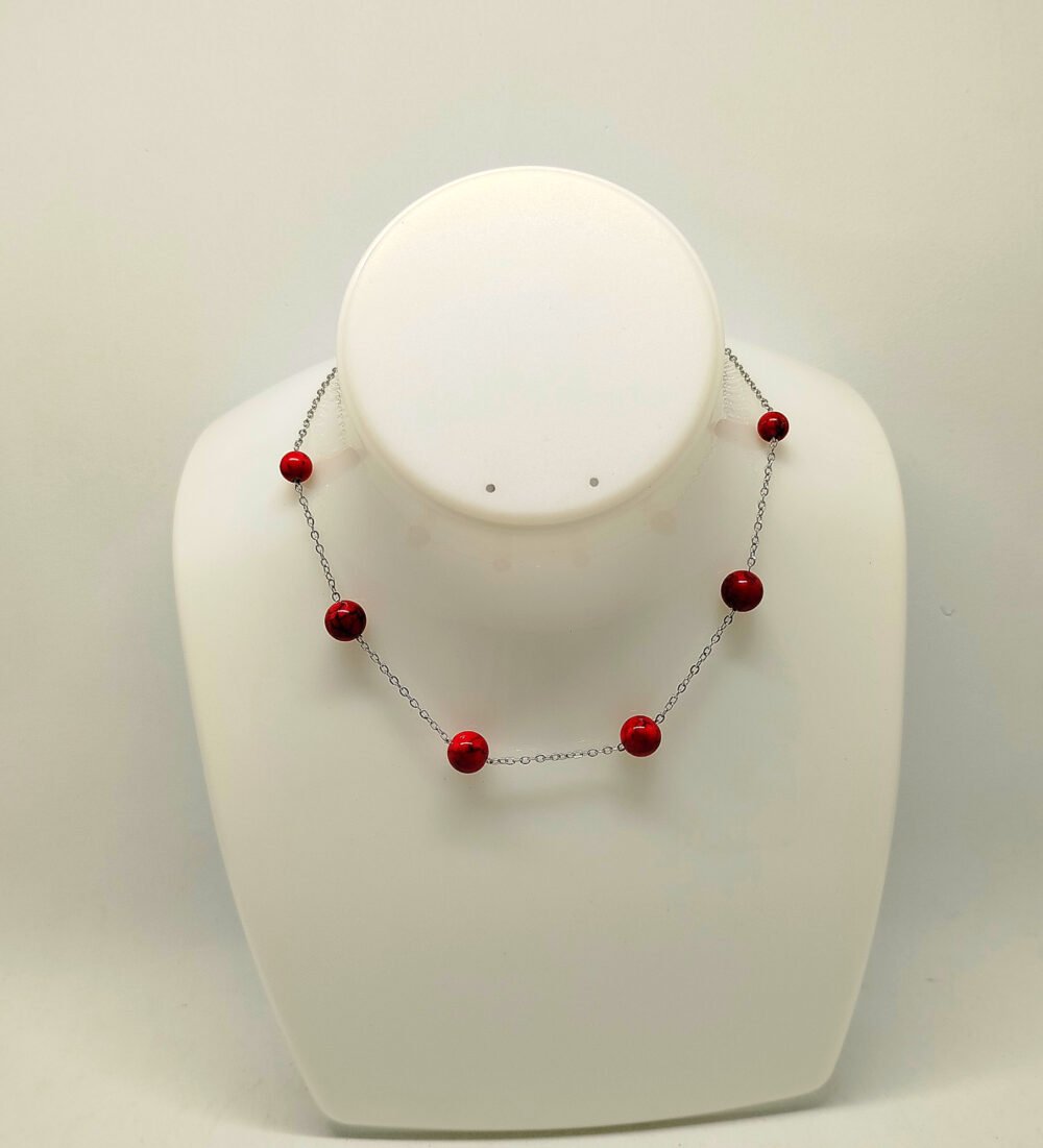 collier-chaine-argente-en-acier-avec-6-pierres-howlite-rouge-fermoir-mousqueton-