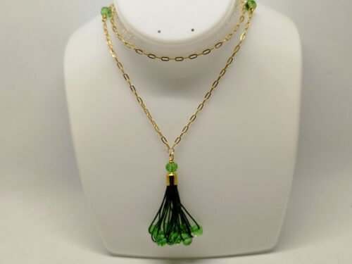 collier en acier doré et pompon fait main en fil de coton vert et perles en verre à facettes grises myperls jewelery_edited_edited collier-en-acier-dore-et-pompon-fait-main-en-fil-de-coton-vert-et-perles-en-verre-a-facettes-vertes