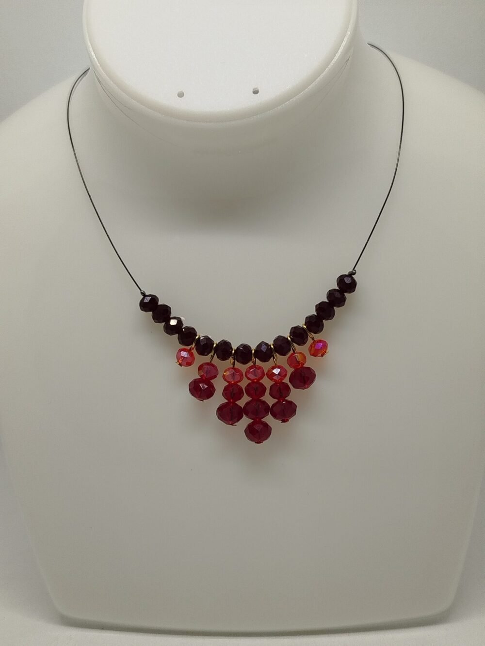 collier-en-perles-a-facettes-rouge-v