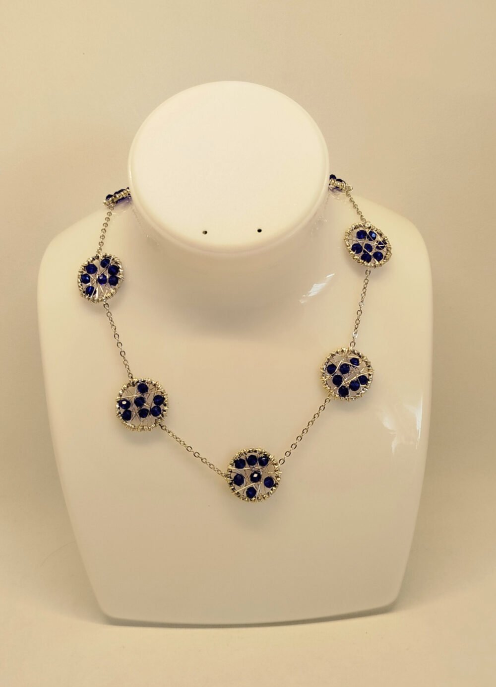 collier-long-pour-femmes-chaine-argente-en-acier-7-connecteurs-remplit-avec-des-perles-a-facettes-bleu-fermoir-mousqueton-bijou-fait-main