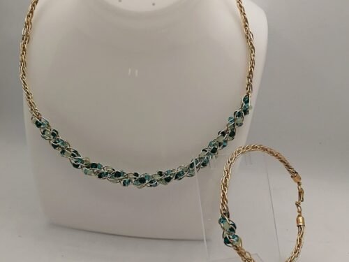 collier tressé forme japonaise kumihimo en fil aluminium doré et perles vertes