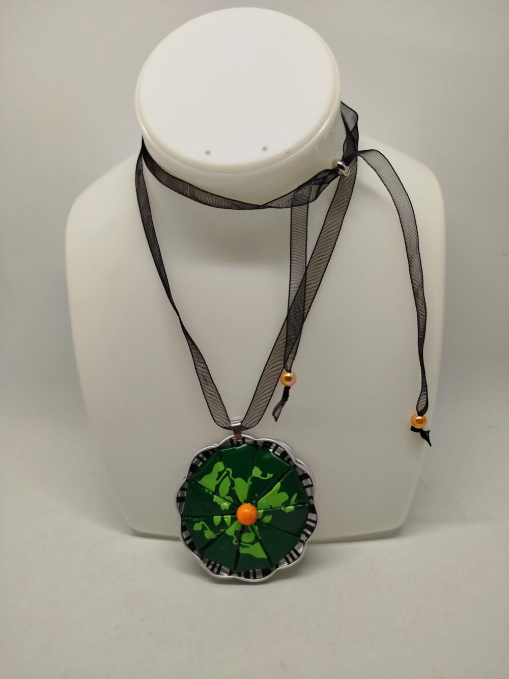 collier en capsules de café vert