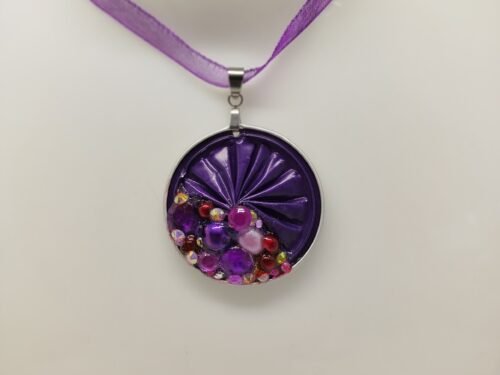 colliers en capsules de café violet collier-en-capsules-de-café-violet avec strass