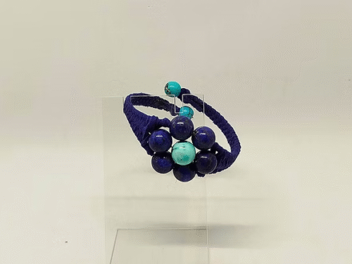 bracelet lapis lazuli bracelet tressé avec du fil suédine et de magnifiques pierres naturelles lapis lazuli en forme de fleur sa taille est variable