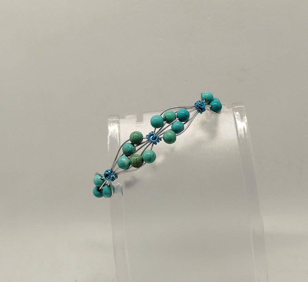 magnifique-bracelet-cree-avec-16-pierres-naturelles-et-du-fil-aluminium-argente-fait-main