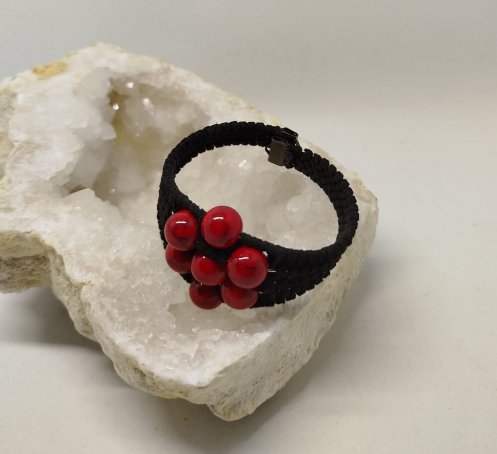 manchette larges créé en pierres naturelles howlite rouge
