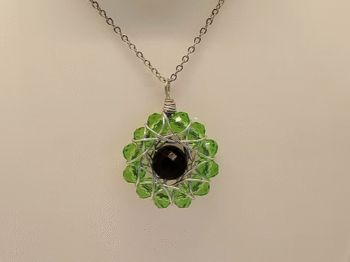 sautoir-fleur-perles-vert-clair