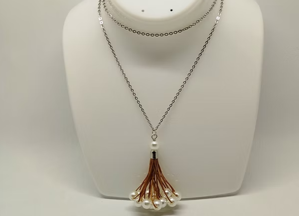 Sautoir Pompon à Perles Élégant et Fait Main – Image 5