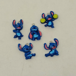 plusieurs figurines stitch pour colliers enfants