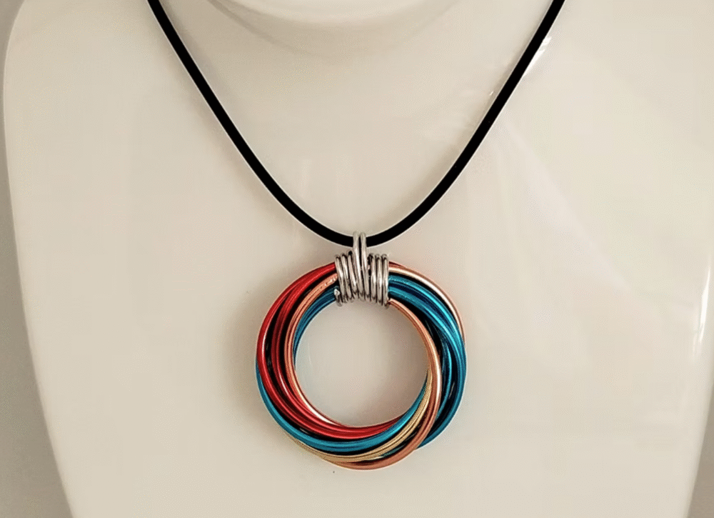 pendentif cyclone en fil aluminium de plusieurs couleurs