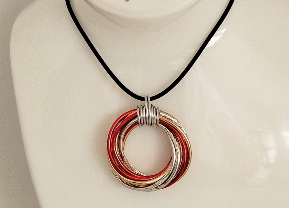 pendentif cyclone en fil aluminium de plusieurs couleurs