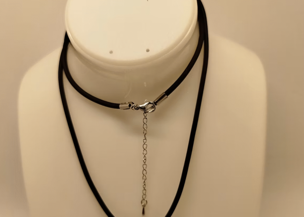 collier en caoutchouc avec fermoir mousqueton et petite rallonge