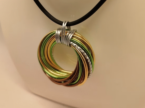 pendentif cyclone en fil aluminium de plusieurs couleurs