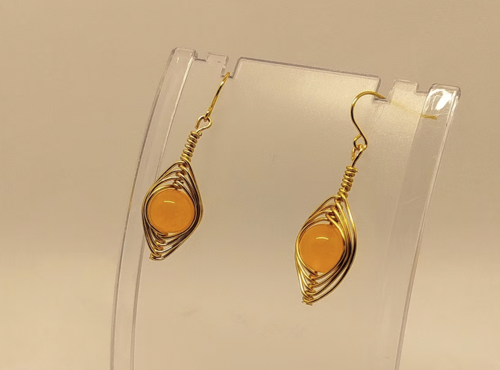 boucles d'oreilles bijoux fait main avec pierres calcédoine jaune crochets hypoallergéniques couleur doré