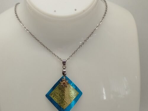 collier en acier avec pendentif en fil aluminium large turquoise et vert
