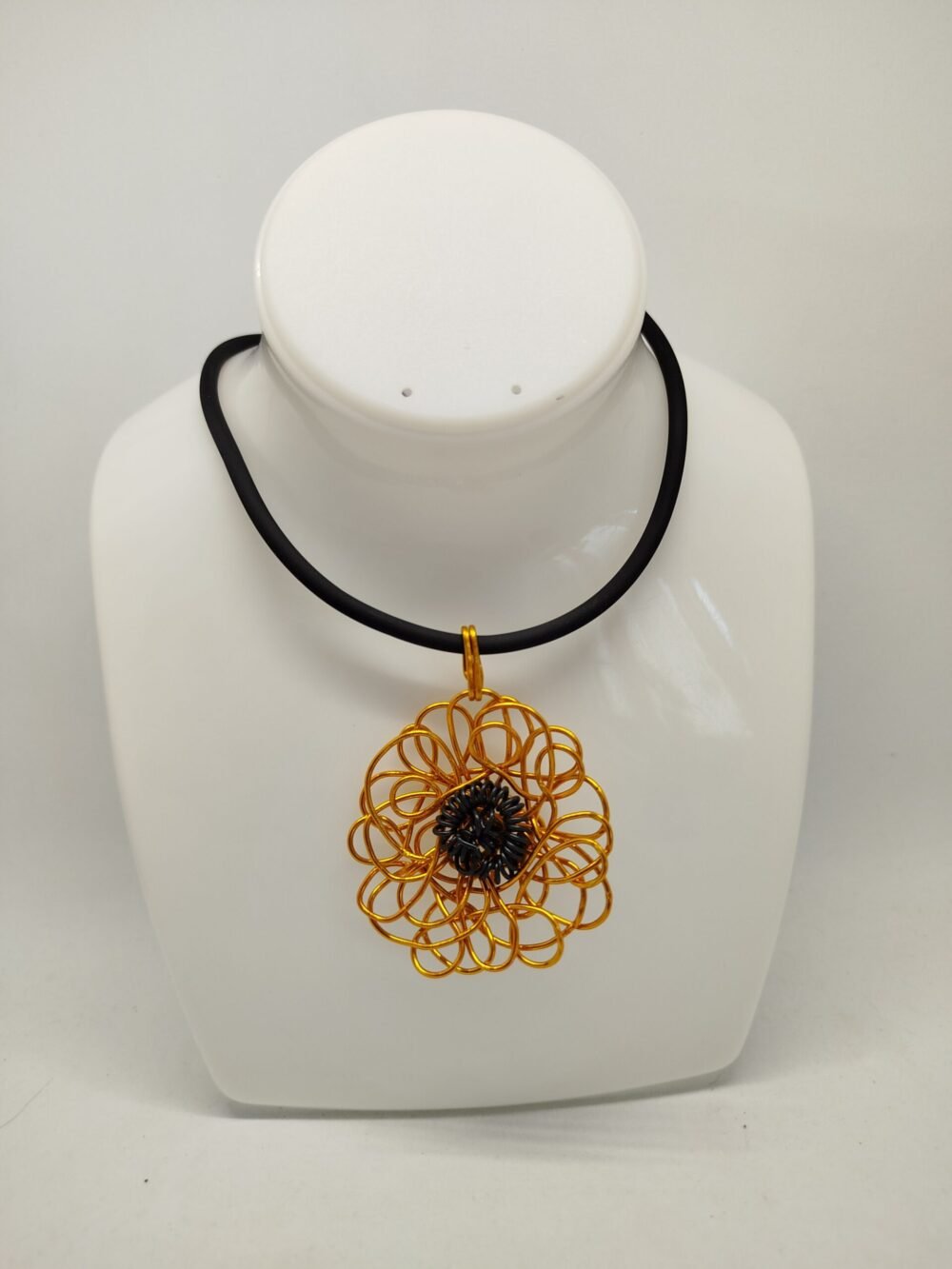 Collier Gigantesque Moderne et Romantique avec pendentif en forme de fleur de 7 cm