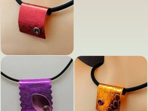 Plusieurs Colliers en fil aluminium