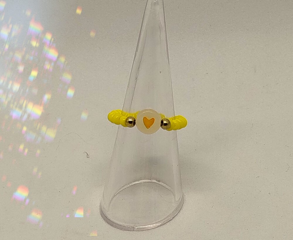 bague couleur jaune pour enfants avec petit cœur lumineux