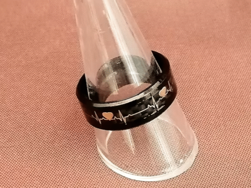 bague-en-acier-inoxydable-noir-avec-desin-EEG-battement-de-cœur.