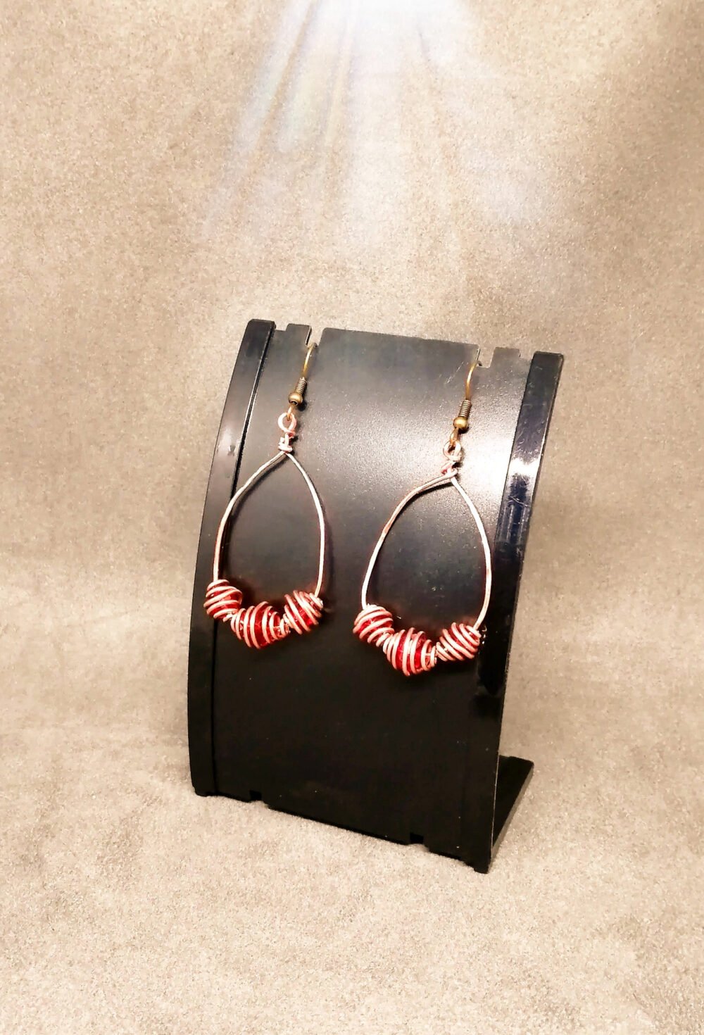boucles d'oreilles avec 3 petites cages à perles en fil aluminium cuivré faits main