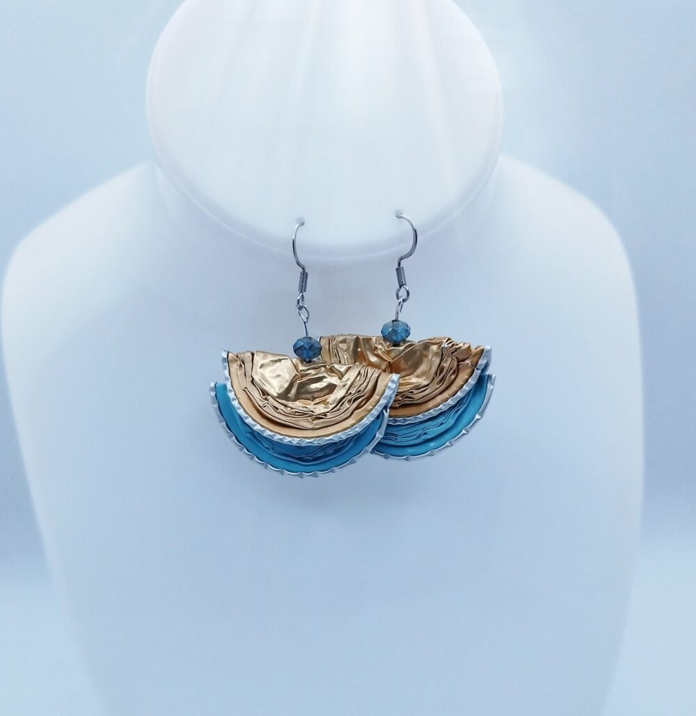 boucles d'oreilles capsules café bleu et doré en forme de demi lune