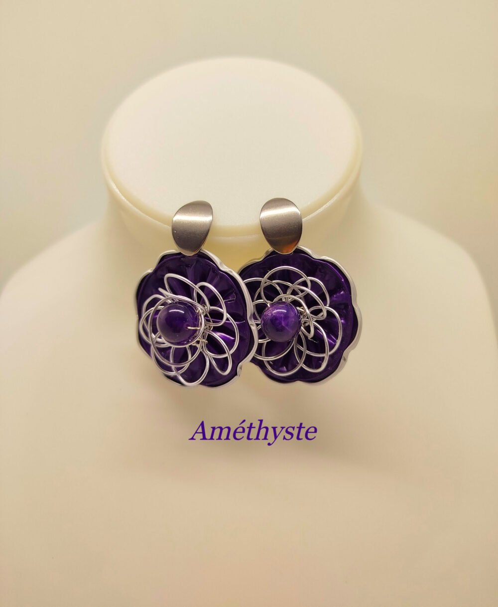 boucles d'oreilles créées avec des capsules de café violet et pierre naturelle améthyste fixées au centre