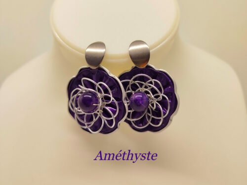 boucles d'oreilles créées avec des capsules de café violet et pierre naturelle améthyste fixées au centre