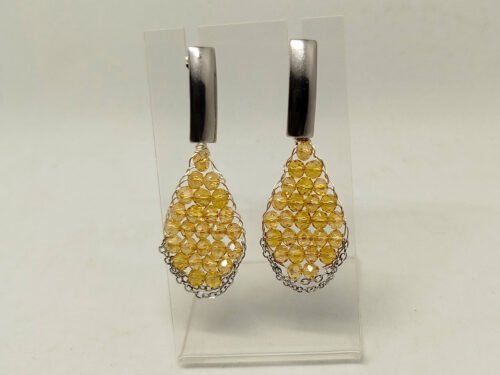 boucles d'oreilles créées avec des perles à facettes couleur champagne et des morceaux de chaîne en acier argenté clous d'oreilles en acier