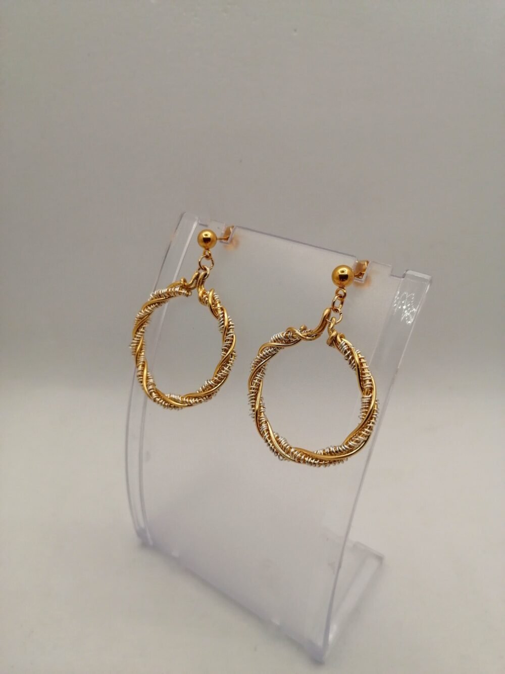 créoles en fil aluminium en double tressage bijou fait main