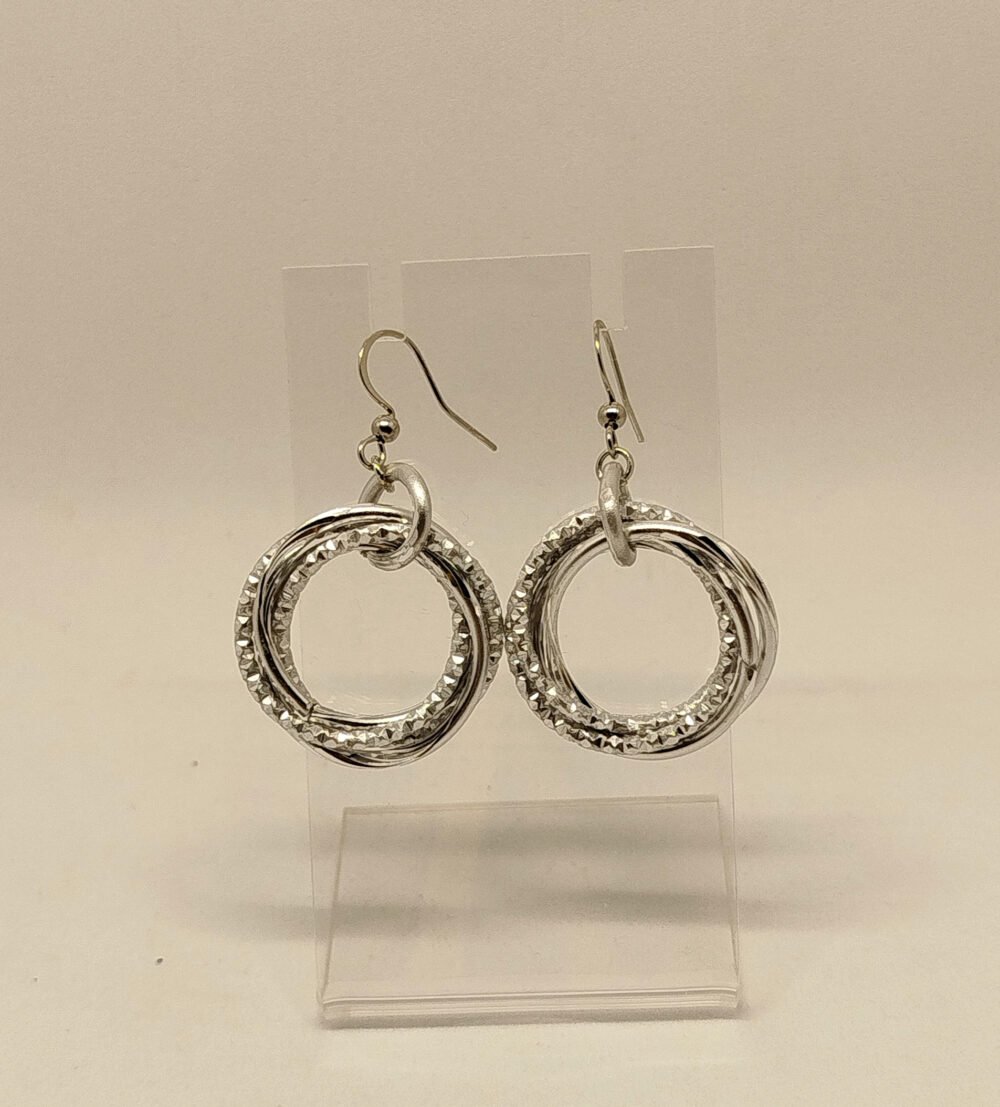boucles d'oreilles cyclone en 3 cercles de fil aluminium argenté et strié crochet en acier hypoallergéniques bijou fait main